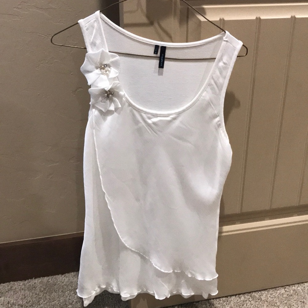 Beautiful off white flowy tank